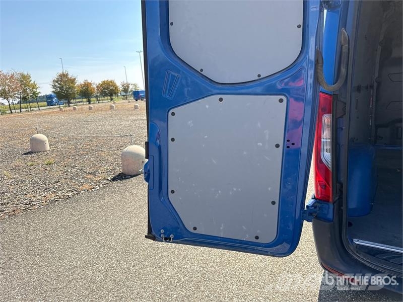 Mercedes-Benz Sprinter 211 CDi Cargo Van Utilitaire