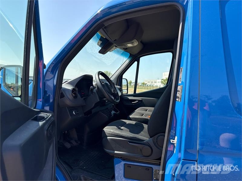 Mercedes-Benz Sprinter 211 CDi Cargo Van Pakettiautot