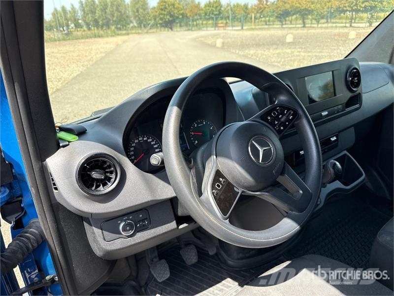 Mercedes-Benz Sprinter 211 CDi Cargo Van Utilitaire