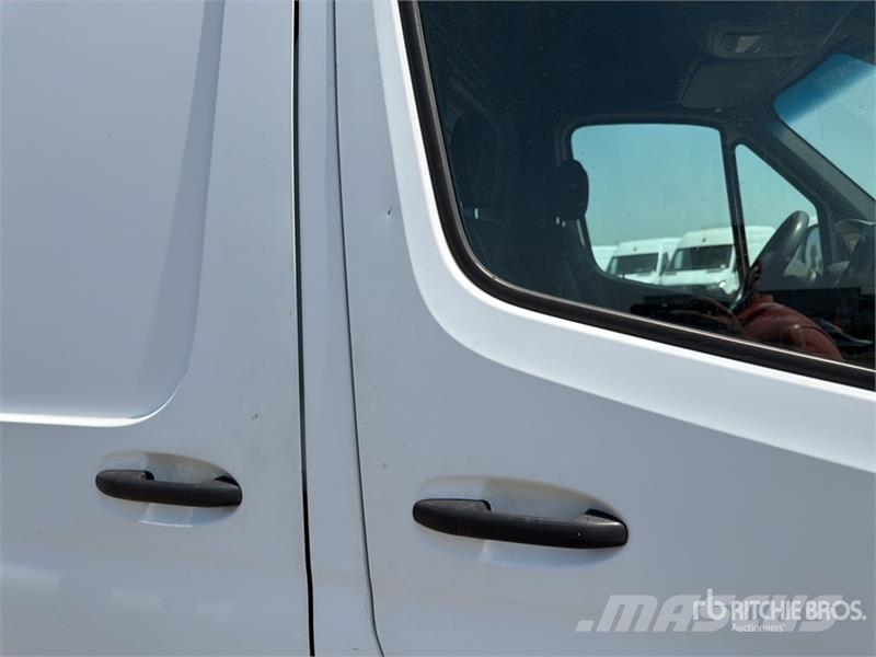 Mercedes-Benz Sprinter 311CDI Cargo Van Furgonetas cerradas
