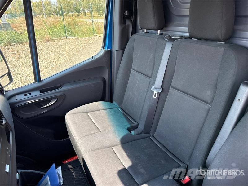Mercedes-Benz Sprinter 211 CDi Cargo Van Pakettiautot