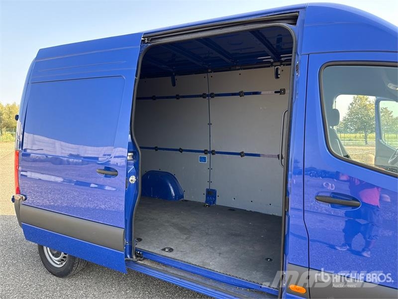 Mercedes-Benz Sprinter 311CDI Cargo Van Dodávky