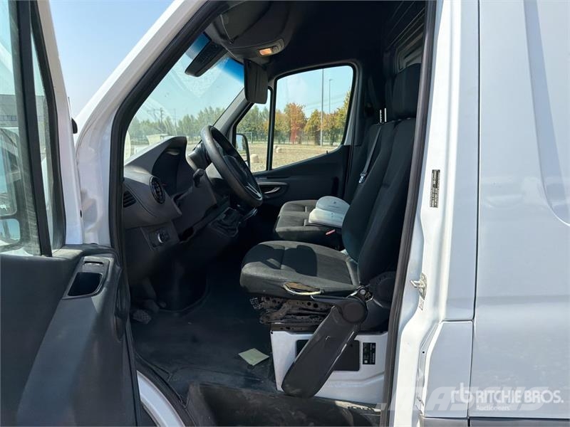 Mercedes-Benz Sprinter 311CDI Cargo Van Pakettiautot