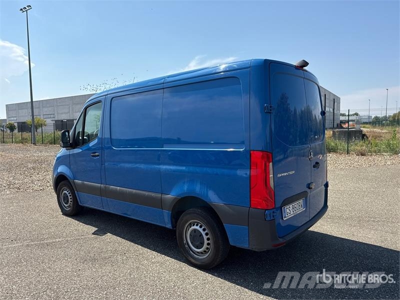Mercedes-Benz Sprinter 211 CDi Cargo Van Pakettiautot