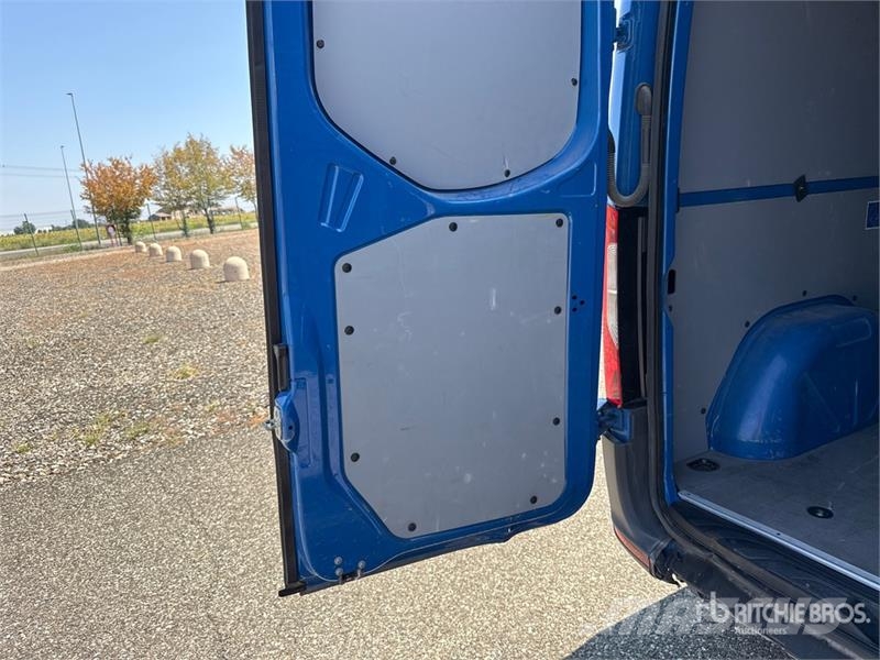 Mercedes-Benz Sprinter 211 CDi Cargo Van Utilitaire