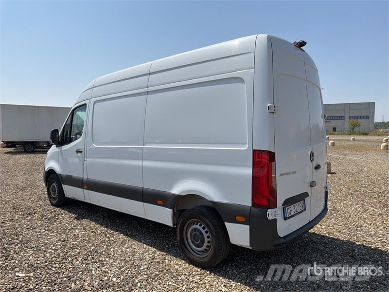 Mercedes-Benz Sprinter 311CDI Cargo Van Pakettiautot