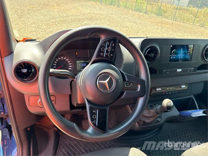 Mercedes-Benz Sprinter 211 CDi Cargo Van Pakettiautot
