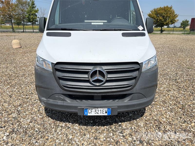 Mercedes-Benz Sprinter 311CDI Cargo Van Pakettiautot