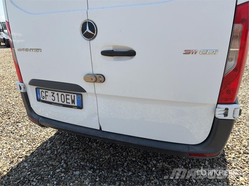 Mercedes-Benz Sprinter 311CDI Cargo Van Furgonetas cerradas