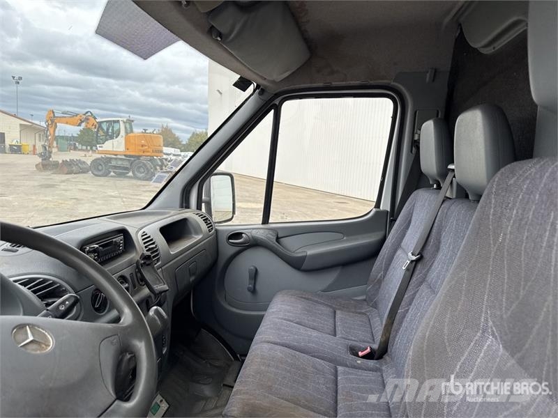 Mercedes-Benz Sprinter Vehicule Utilitaire Cargo Van Dostavna vozila / kombiji