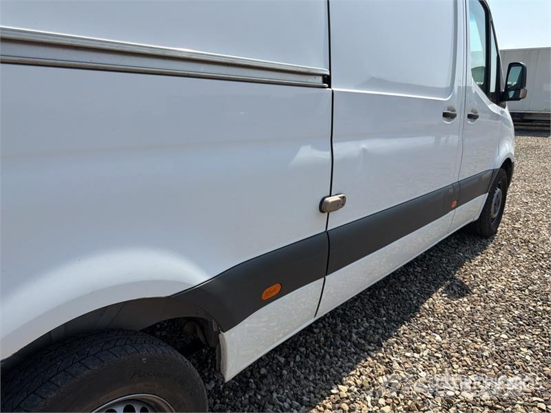 Mercedes-Benz Sprinter 311CDI Cargo Van Pakettiautot