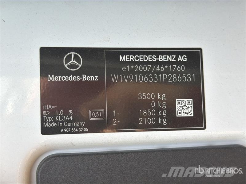 Mercedes-Benz Sprinter 311CDI Cargo Van Pakettiautot