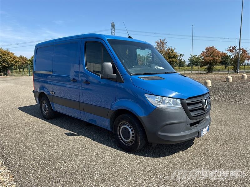 Mercedes-Benz Sprinter 211 CDi Cargo Van Pakettiautot
