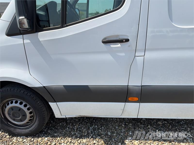 Mercedes-Benz Sprinter 311CDI Cargo Van Pakettiautot