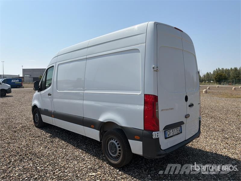 Mercedes-Benz Sprinter 311CDI Cargo Van Pakettiautot