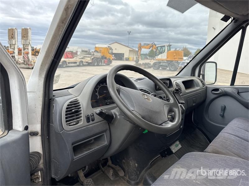 Mercedes-Benz Sprinter Vehicule Utilitaire Cargo Van Dostavna vozila / kombiji