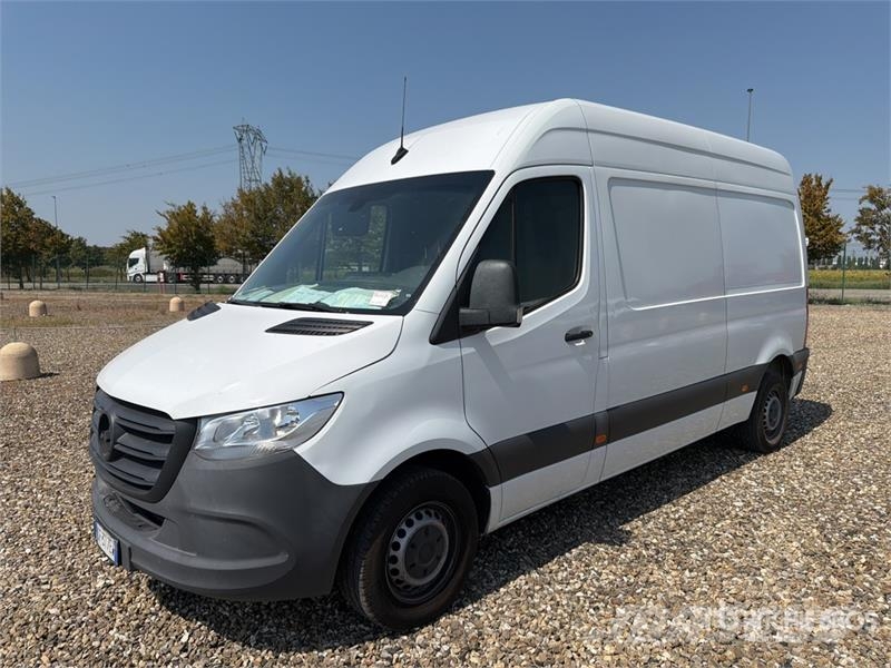 Mercedes-Benz Sprinter 311CDI Cargo Van Pakettiautot