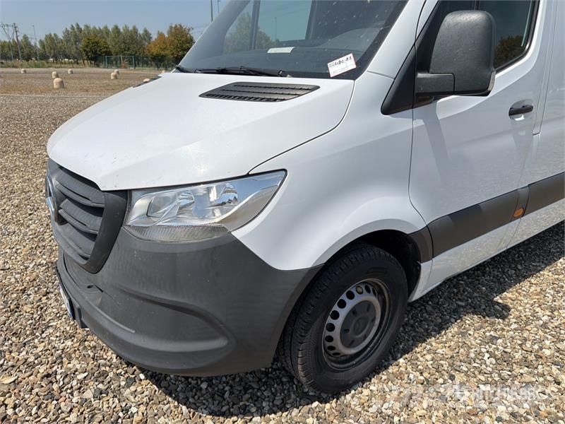 Mercedes-Benz Sprinter 311CDI Cargo Van Pakettiautot