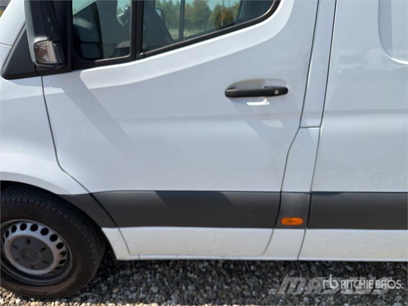 Mercedes-Benz Sprinter 311CDI Cargo Van Pakettiautot