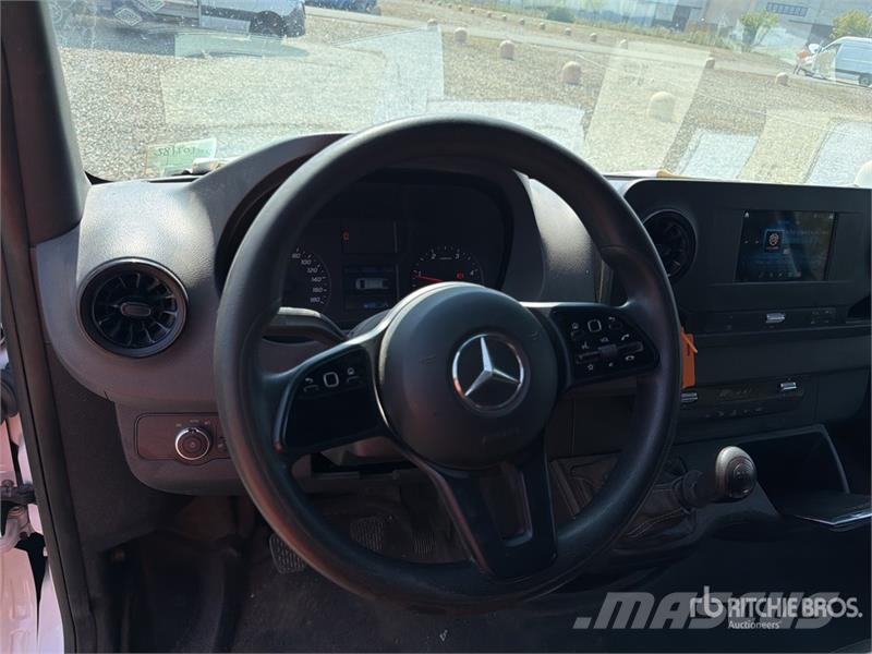 Mercedes-Benz Sprinter 311CDI Cargo Van Pakettiautot