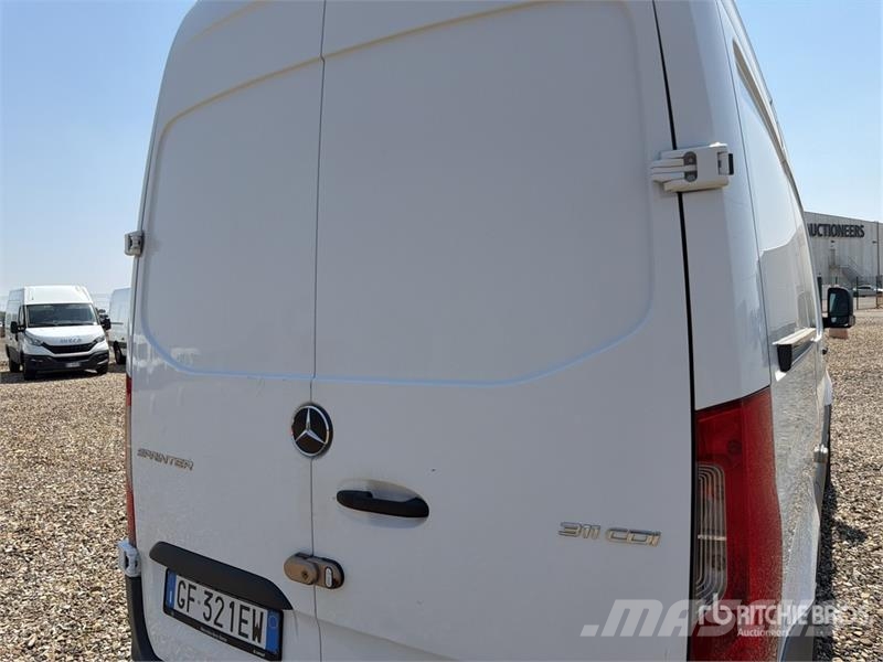 Mercedes-Benz Sprinter 311CDI Cargo Van Pakettiautot