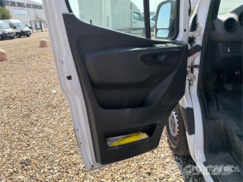 Mercedes-Benz Sprinter 311CDI Cargo Van Pakettiautot