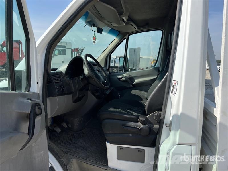 Mercedes-Benz Sprinter 211 Cdi Flatbed Truck (Inoperable) Tovornjaki s kesonom/platojem