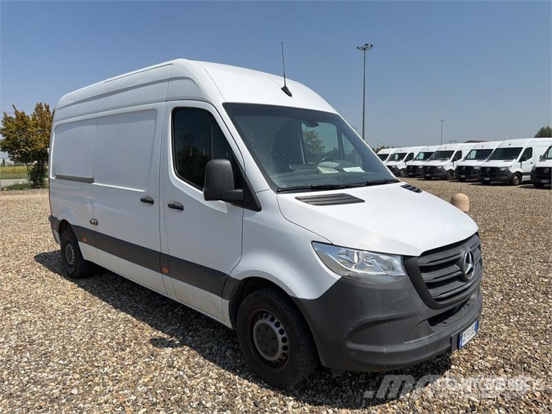 Mercedes-Benz Sprinter 311CDI Cargo Van Furgonetas cerradas