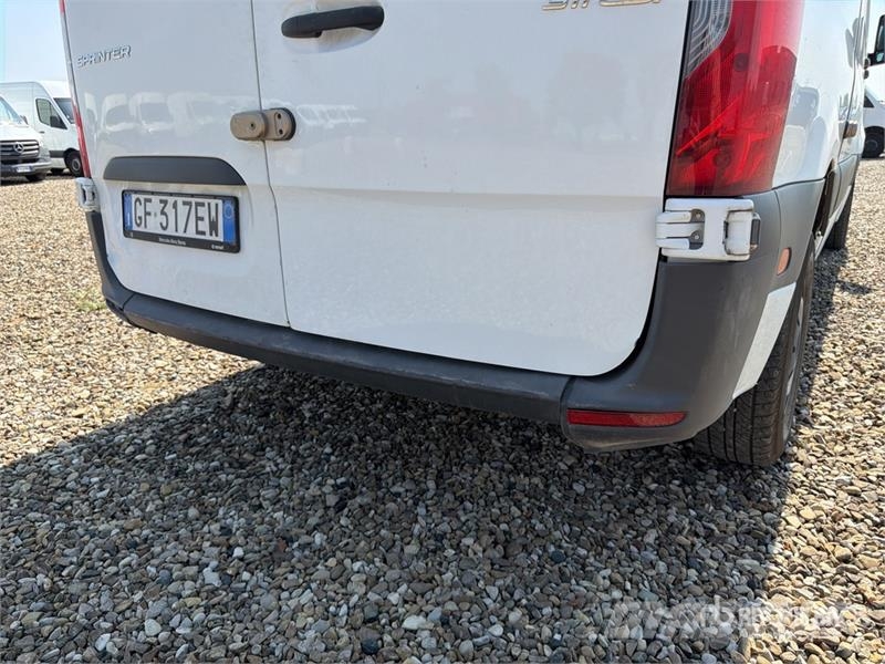 Mercedes-Benz Sprinter 311CDI Cargo Van Pakettiautot