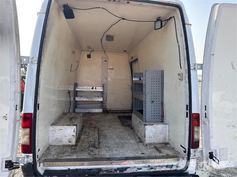 Mercedes-Benz SPRINTER Cargo Van (Inoperable) شاحنة مقفلة