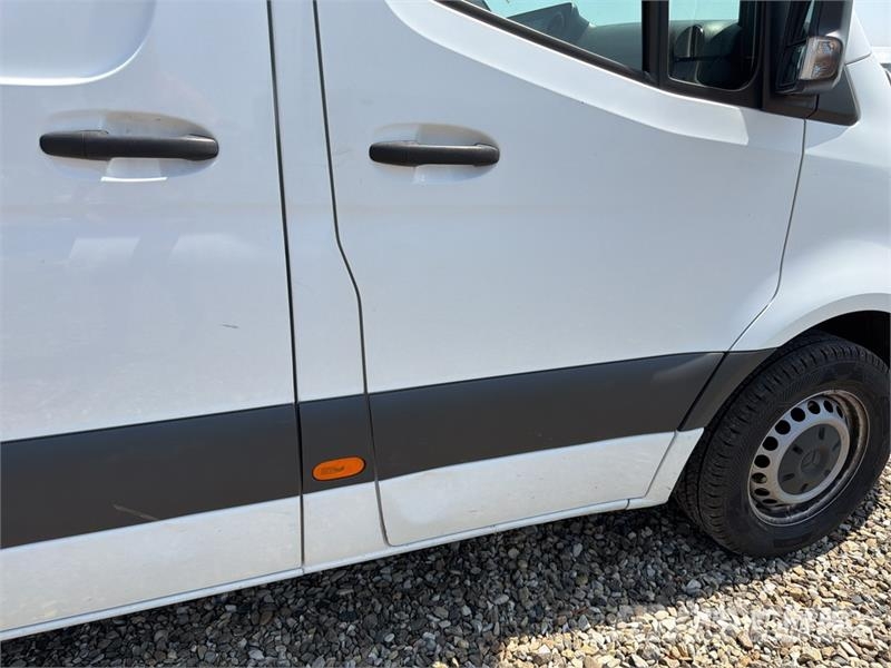 Mercedes-Benz Sprinter 311CDI Cargo Van Pakettiautot
