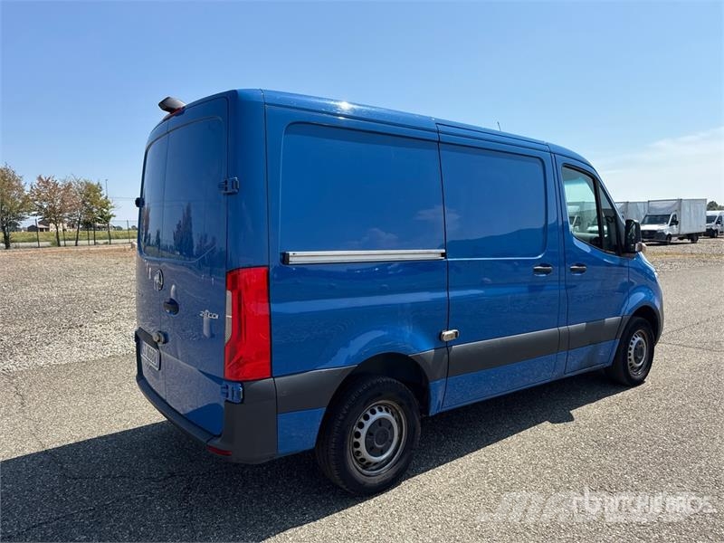 Mercedes-Benz Sprinter 211 CDi Cargo Van Utilitaire