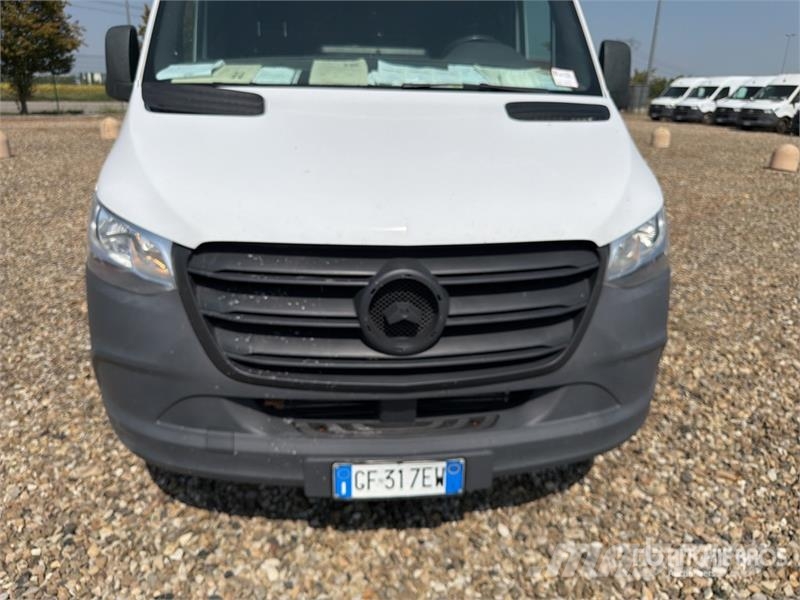 Mercedes-Benz Sprinter 311CDI Cargo Van Pakettiautot
