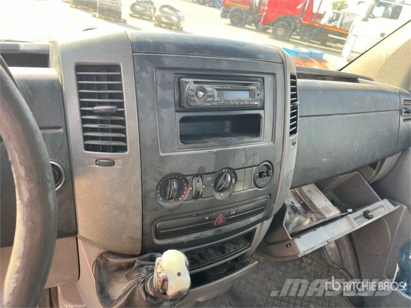 Mercedes-Benz Sprinter 211 Cdi Flatbed Truck (Inoperable) Tovornjaki s kesonom/platojem