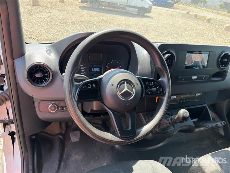 Mercedes-Benz Sprinter 311CDI Cargo Van Pakettiautot