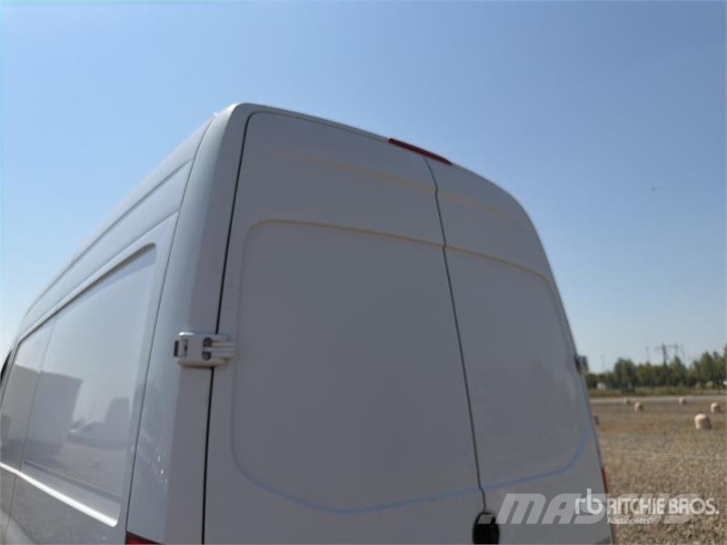 Mercedes-Benz Sprinter 311CDI Cargo Van Pakettiautot