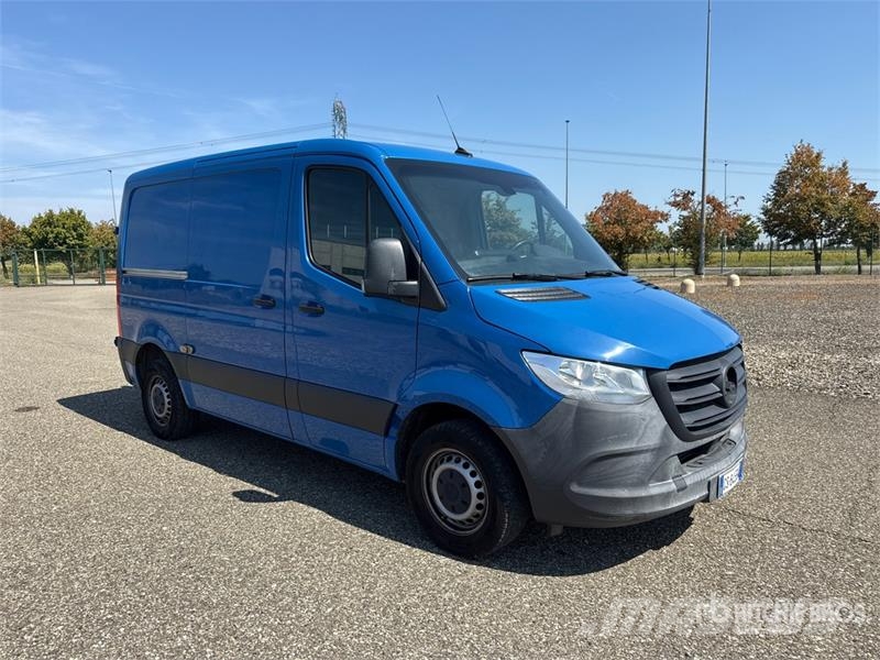 Mercedes-Benz Sprinter 211 CDi Cargo Van Lieferwagen