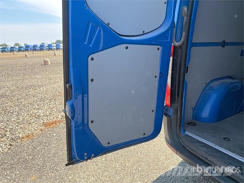 Mercedes-Benz Sprinter 211 CDi Cargo Van Lieferwagen