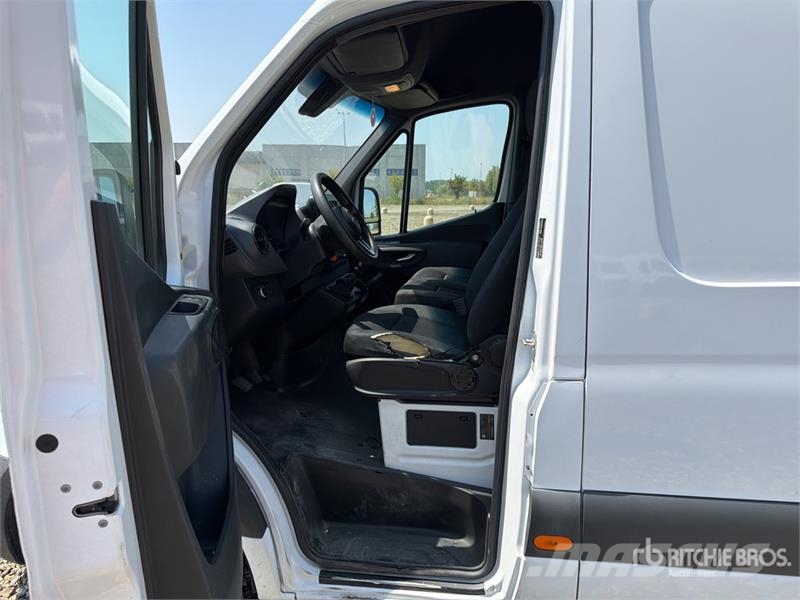 Mercedes-Benz Sprinter 311CDI Cargo Van Pakettiautot
