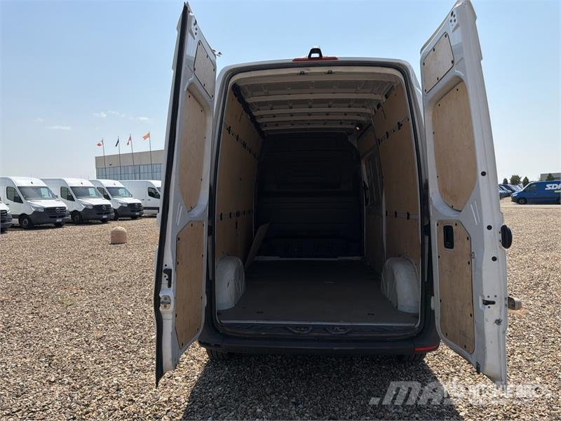 Mercedes-Benz Sprinter 311CDI Cargo Van Pakettiautot