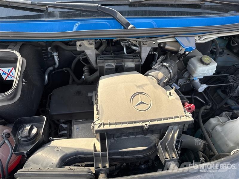 Mercedes-Benz Sprinter 211 CDi Cargo Van Pakettiautot