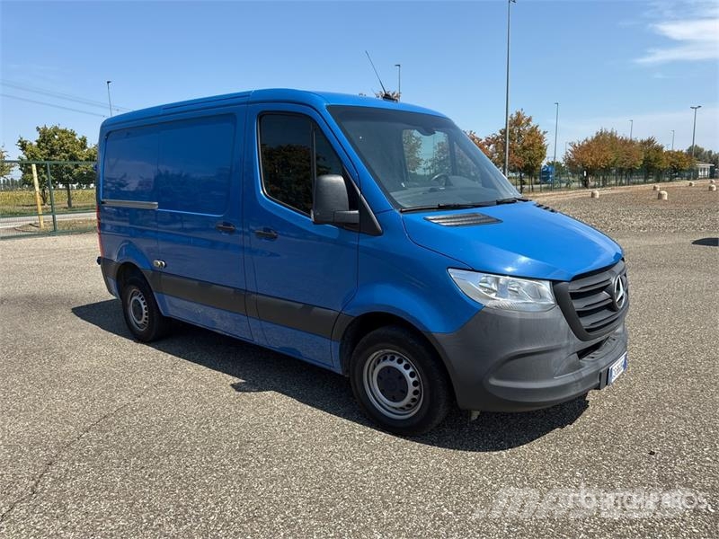 Mercedes-Benz Sprinter 211 CDi Cargo Van Pakettiautot