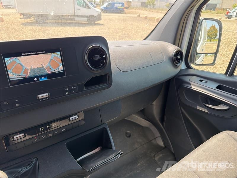 Mercedes-Benz Sprinter 311CDI Cargo Van Pakettiautot