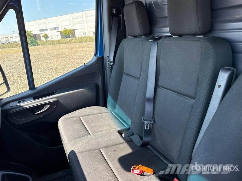 Mercedes-Benz Sprinter 211 CDi Cargo Van Pakettiautot