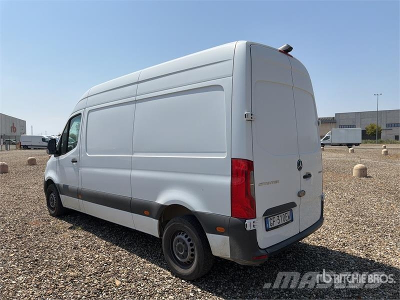 Mercedes-Benz Sprinter 311CDI Cargo Van Furgonetas cerradas