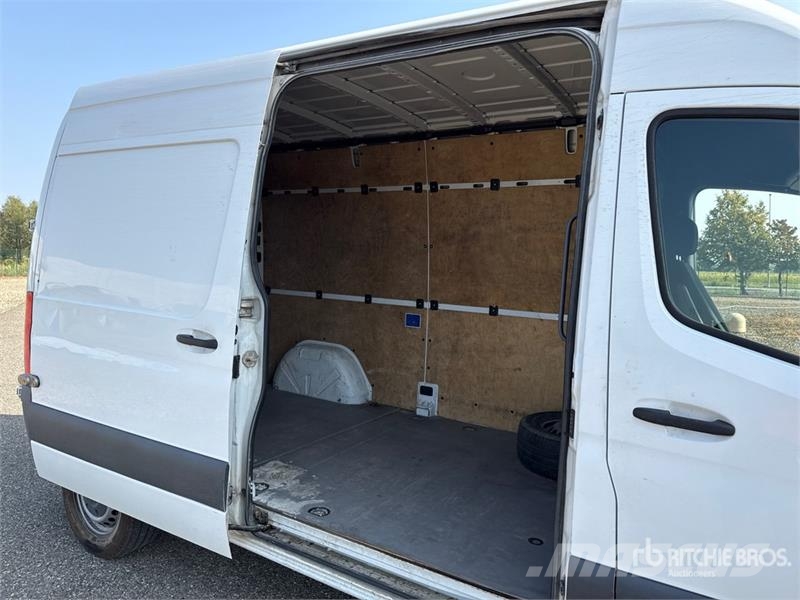 Mercedes-Benz Sprinter 311CDI Cargo Van Utilitaire