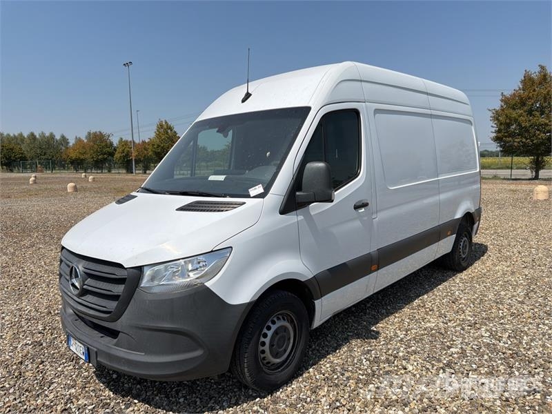 Mercedes-Benz Sprinter 311CDI Cargo Van Pakettiautot