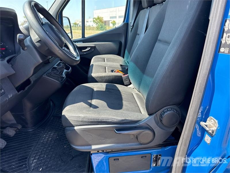 Mercedes-Benz Sprinter 211 CDi Cargo Van Pakettiautot