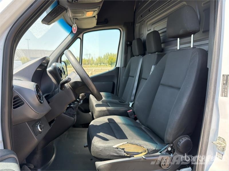 Mercedes-Benz Sprinter 311CDI Cargo Van Pakettiautot