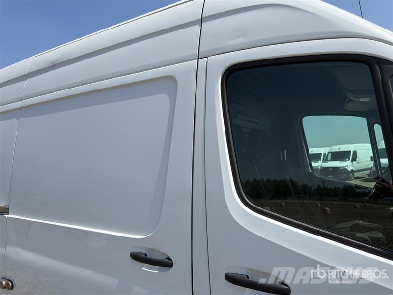 Mercedes-Benz Sprinter 311CDI Cargo Van Pakettiautot